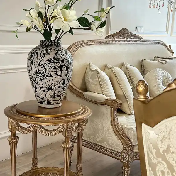 چیدمان روی میز عسلی