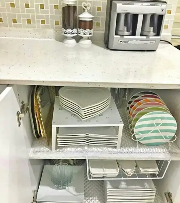 مدل چیدمان داخل کابینت بشقاب